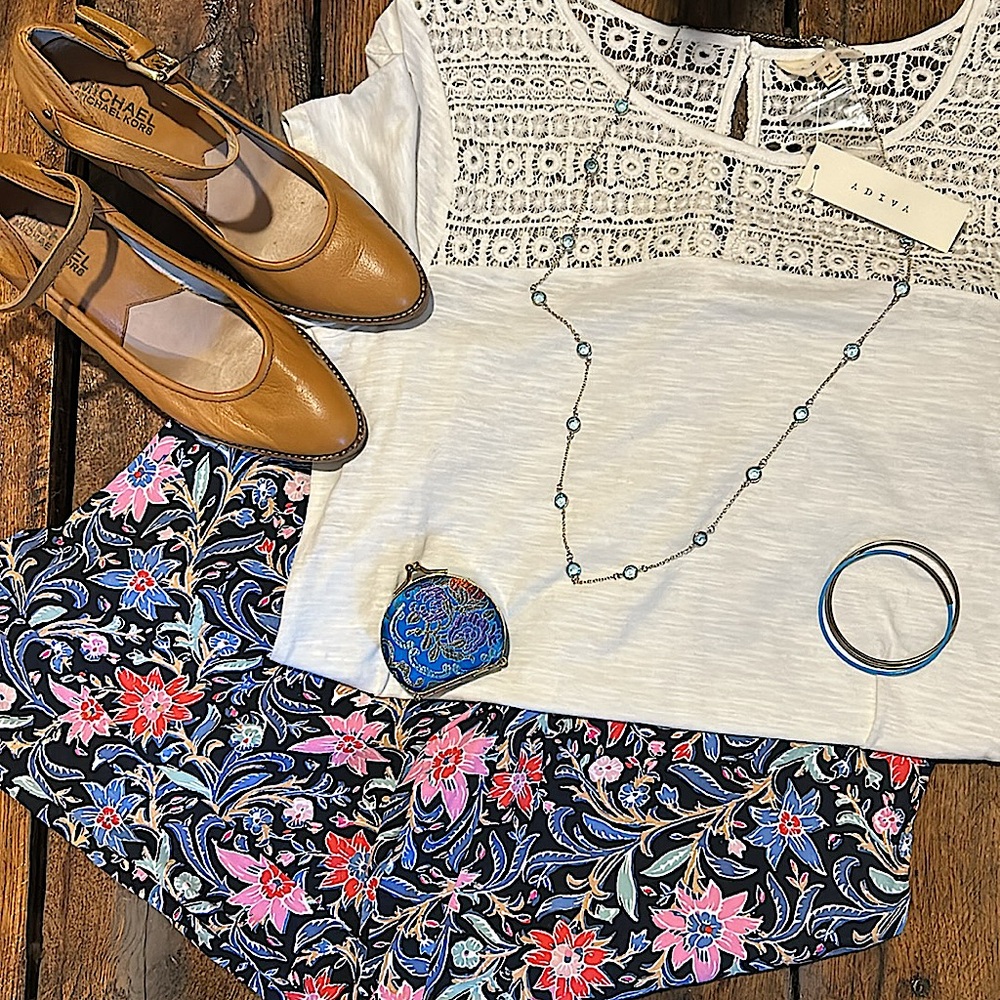 •NWT LOFT PXS Blue floral print stretch waisted capris• - Picture 11 of 11